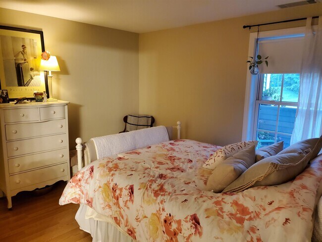 Building Photo - 4 Crestview Cir