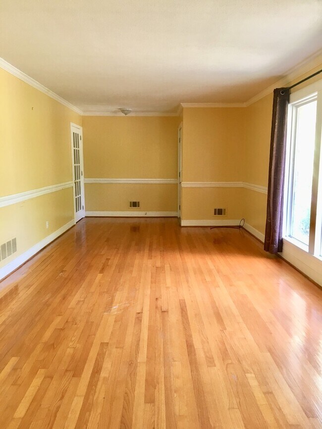 Building Photo - Forest Acres