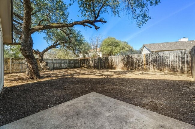 Building Photo - 8904 Pineridge Dr