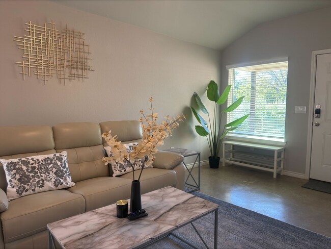 Building Photo - 1204 N 8th St