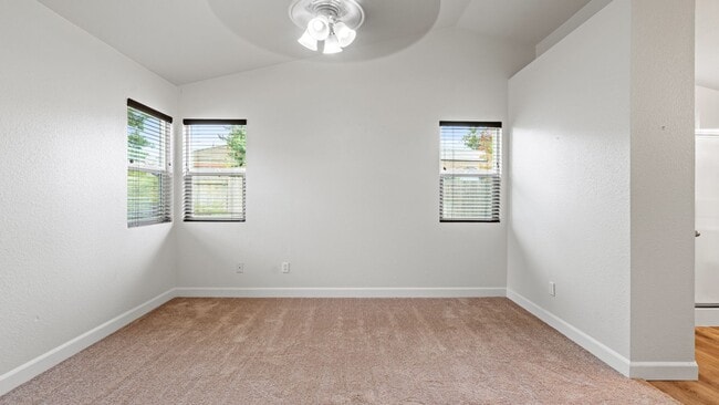 Building Photo - Charming 3 bedroom home in Pheasant Run