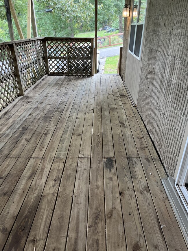 Huge Deck! - 519 E Churchwell Ave