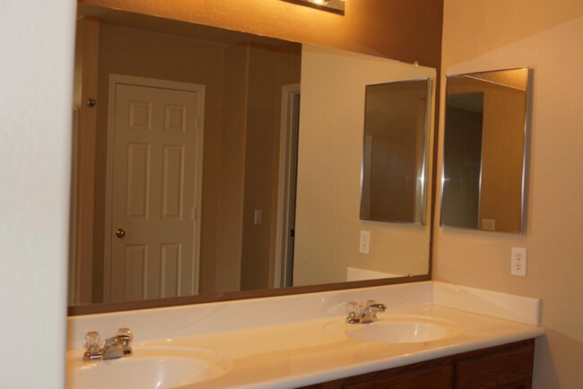 Building Photo - A must-see, amazing 4 Bed 3 Bath, 3 Car Garage, Single Family Home, Community Pool!