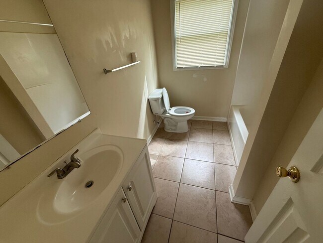 Building Photo - 8 Burdette Pl