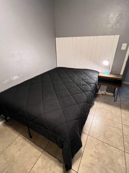 Building Photo - 1253 S Revere