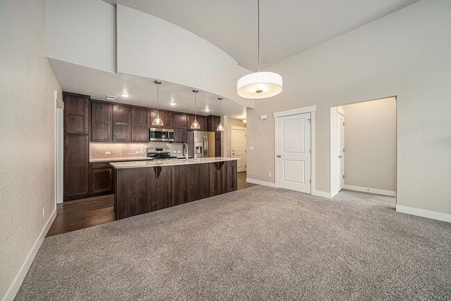 Building Photo - 3B/2B Condo in the Flats at Centerra Now A...