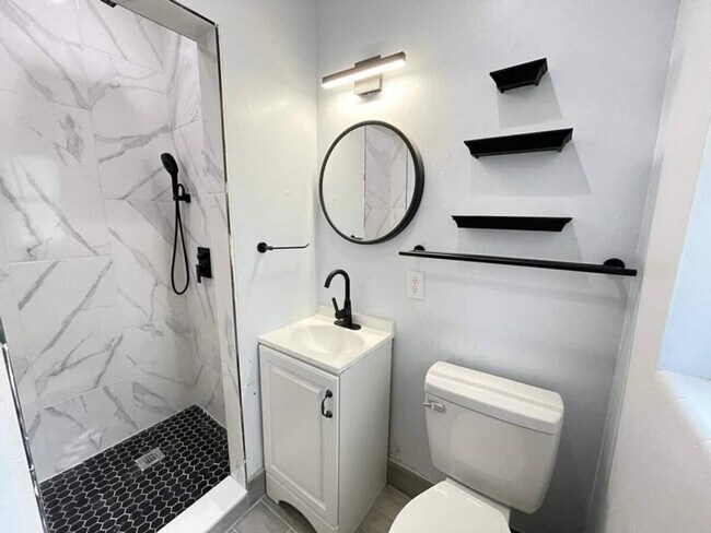 Building Photo - 1400 Montclair Ct