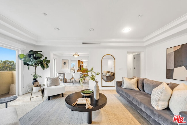 Building Photo - 871 Granville Ave