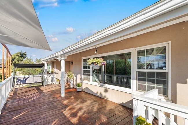 Building Photo - Peaceful Country Living in Jamul