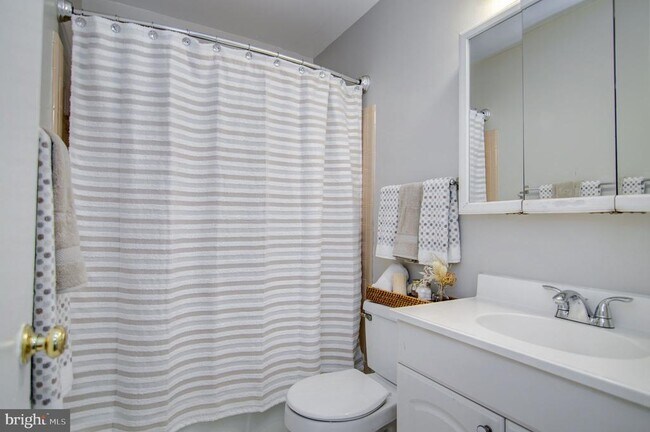 Building Photo - 7763 Durer Ct