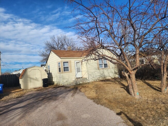 Building Photo - * SPRING 3-2-1 RENT SPECIAL * Quaint 1 bedroom home for rent