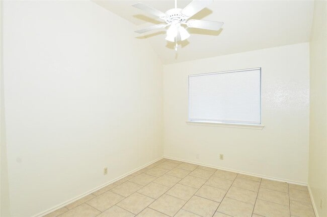 Building Photo - 17007 Simsbrook Dr
