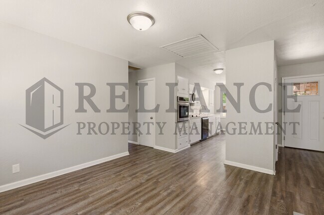 Building Photo - 730 N Chipper Ln