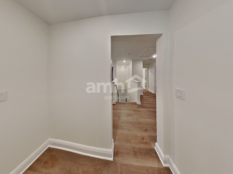 Building Photo - 27143 St Andrews Ave