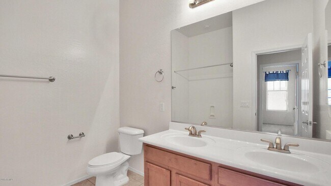 Building Photo - 4163 N Evergreen St