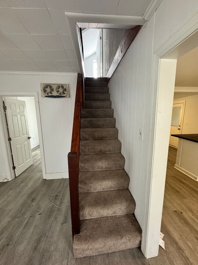 Building Photo - 3 bed 1.5 bath house near Church Hill