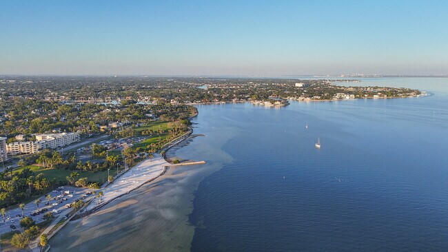 Building Photo - 1234 Beach Dr NE