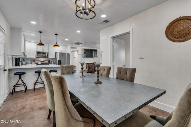 Building Photo - 1207 W 15th St