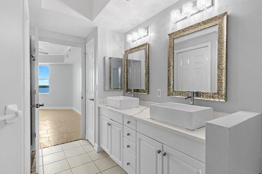 Primary Bath - 2797 1st St