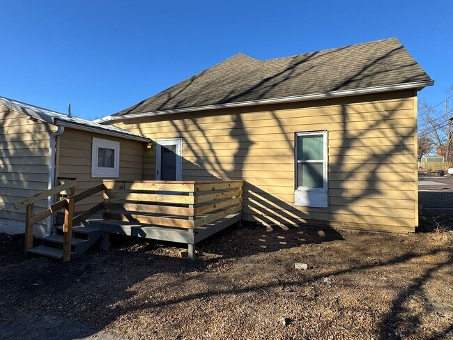 Building Photo - 1800 Gordon St