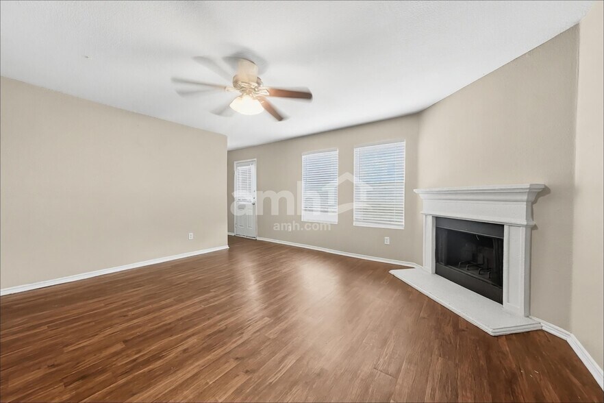 Building Photo - 1120 Boxwood Dr