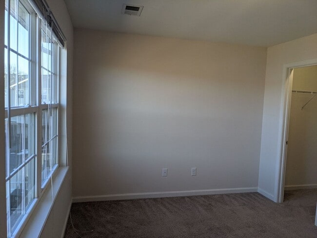 Building Photo - 3 Bedroom Townhouse For Rent in Charming Waynesboro, PA