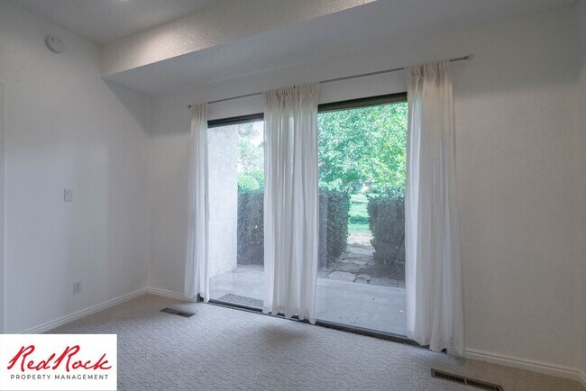 Building Photo - 2 Bedroom Condo in a Prime Location!