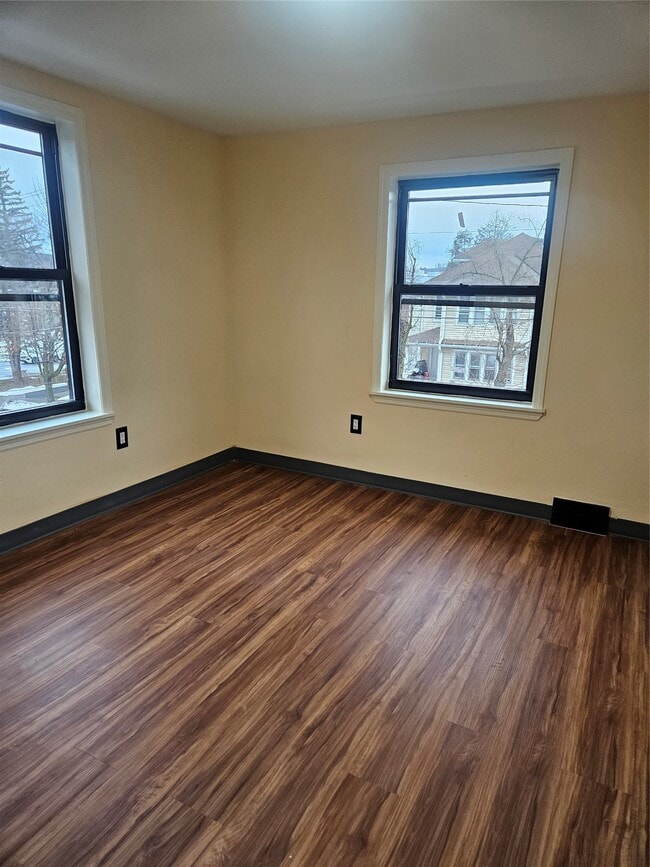 Building Photo - 106 Hayes Ave