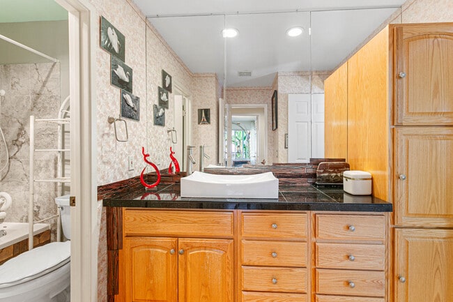 Master bathroom - 9556 Easter Way