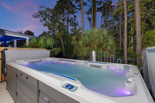 Building Photo - 223 E Lakeshore Dr