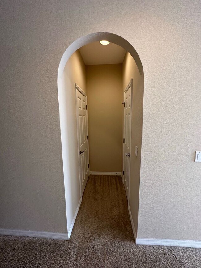 Building Photo - 629 Pinebranch Cir