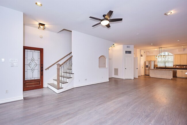Building Photo - 110 Detering St