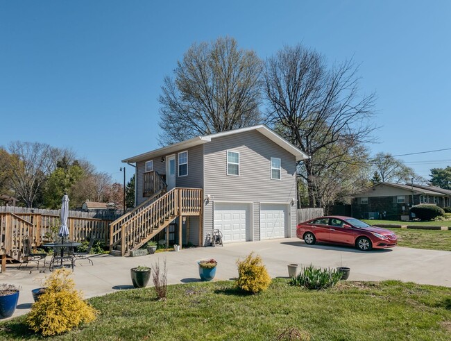 Building Photo - Knoxville 37923 - 2 bedroom 1 bath - call ...