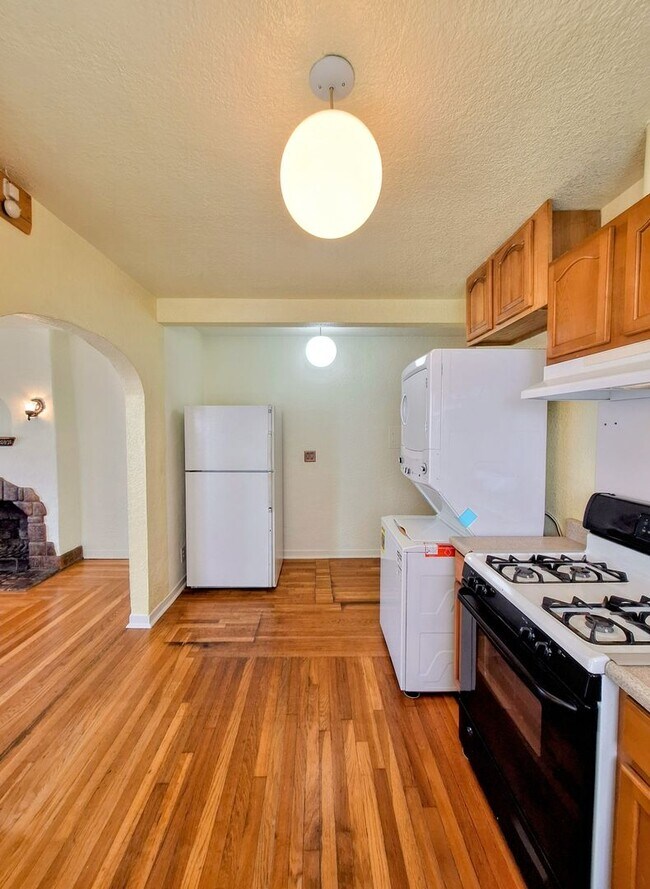 Building Photo - N11T88-90