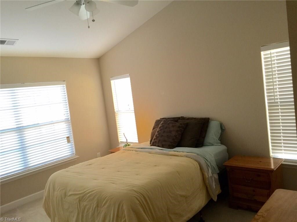 Home unfurnished, pictures for illustration purpose only - 4011 Tarrant Trace Cir