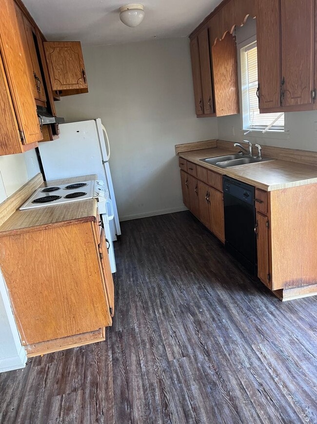 Building Photo - Monthly Paid Rent