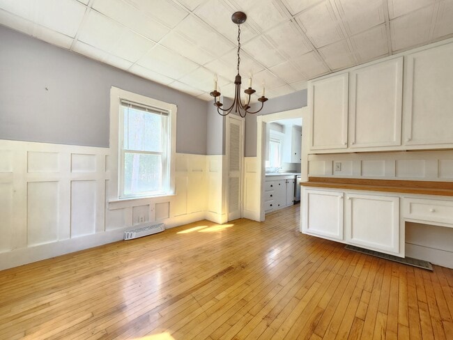 Building Photo - 387 College Ave