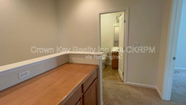 Building Photo - 151 W Saltillo Ln