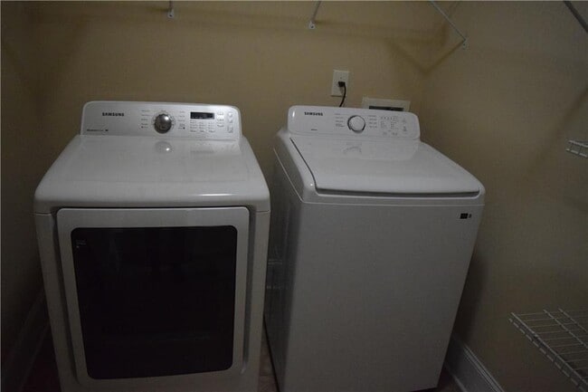 Building Photo - 480 Meadow Hill Dr