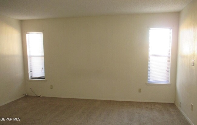Building Photo - 231 Flynn Dr
