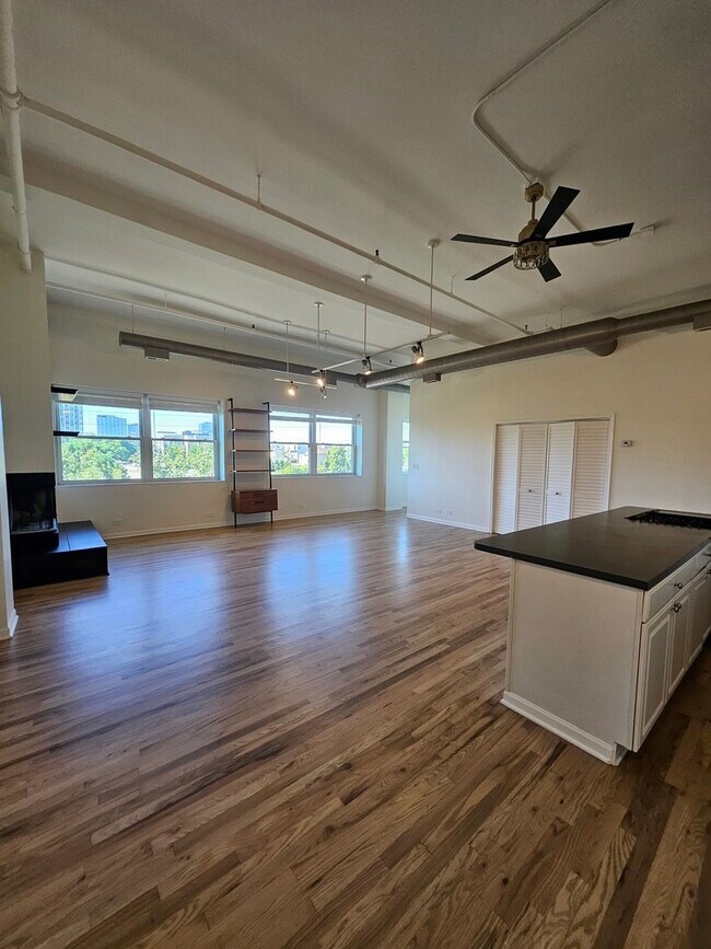 Building Photo - 809 N Racine Ave