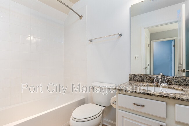 Building Photo - 4519 Foster Ave