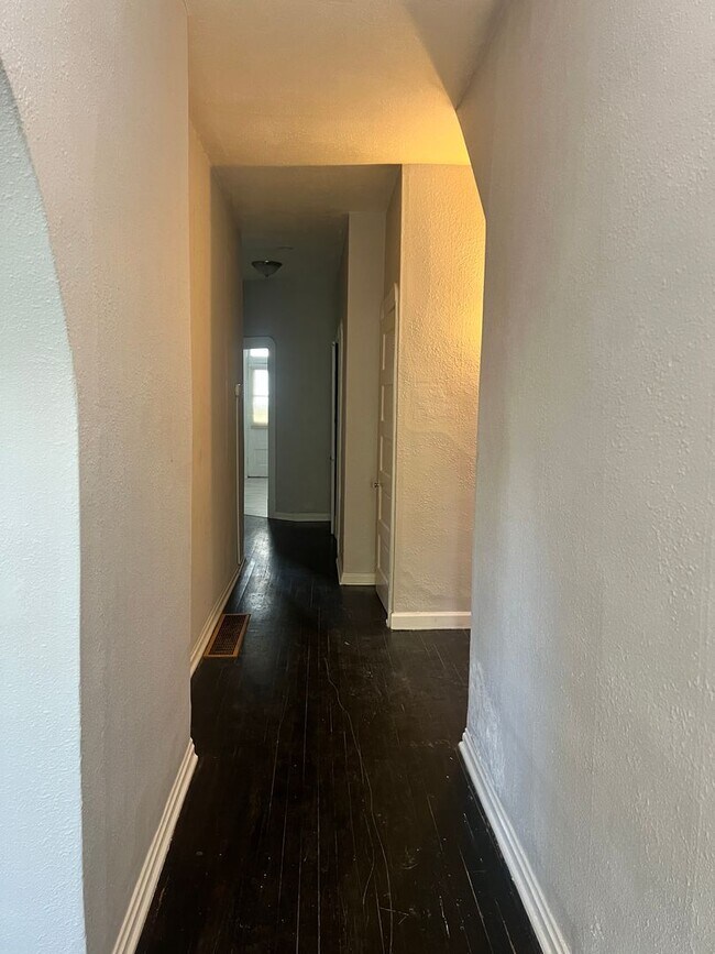 Building Photo - Dover