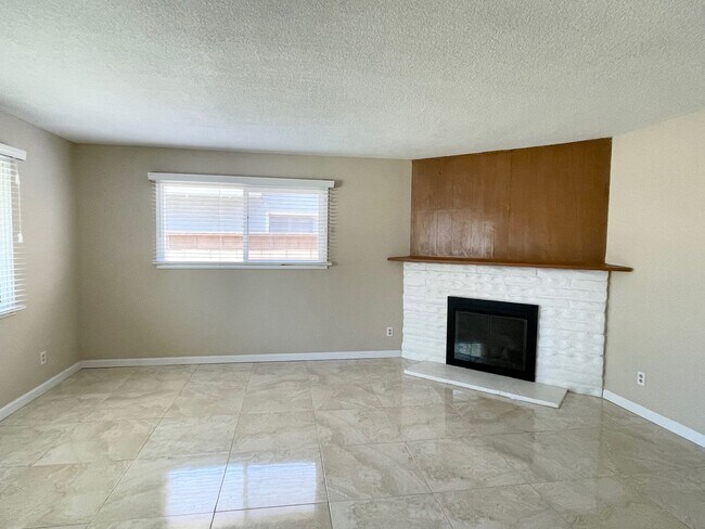 Building Photo - Stunning 4+2 West Hills Home Completely Redone!