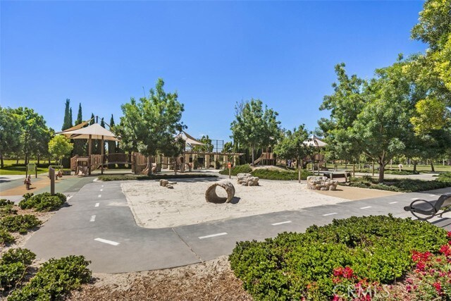 Building Photo - 717 Spring Gdn
