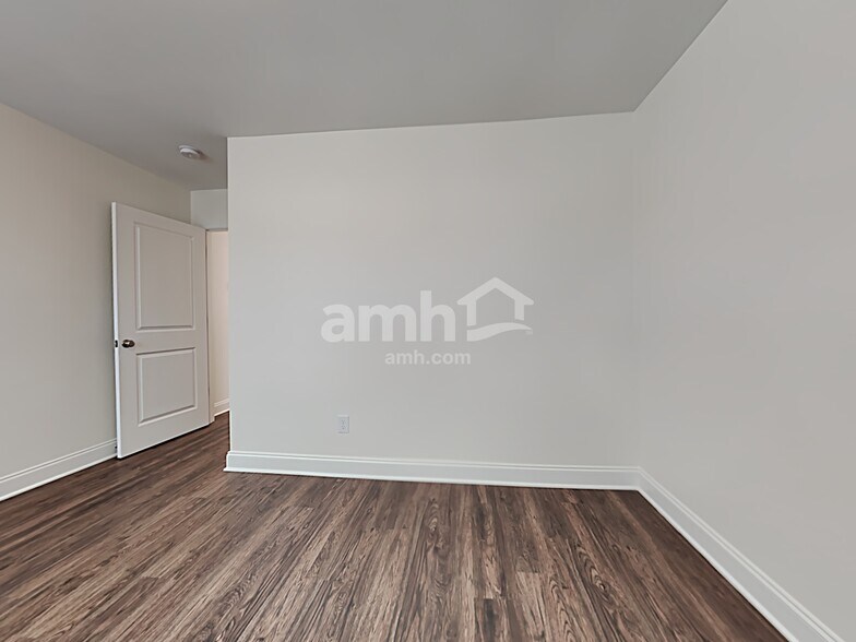 Building Photo - 323 Azore Way