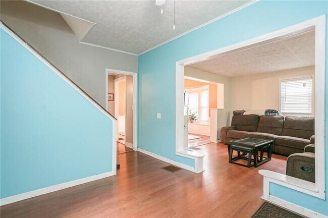 Building Photo - 223 Lincoln Ave