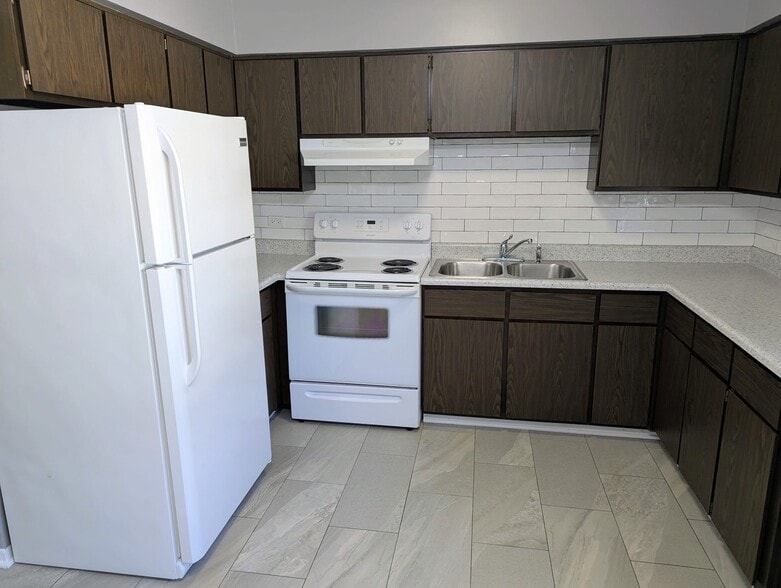 Building Photo - 350 Prairie Ave