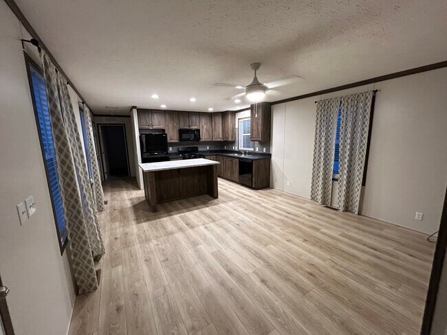 Building Photo - 3617 N Grand Ave E