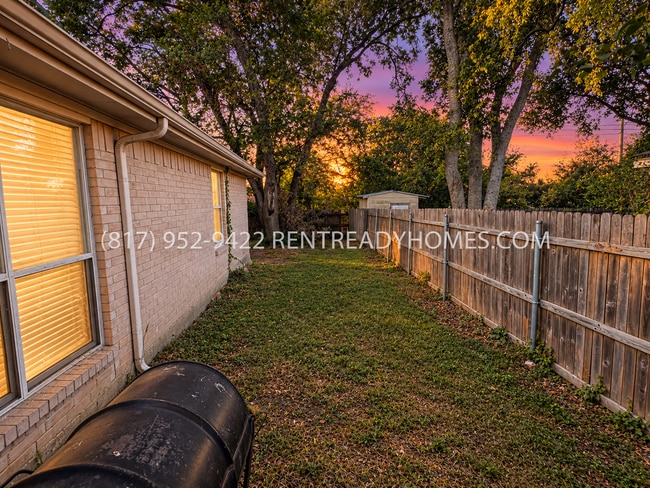 Building Photo - 208 Oak Meadow Ln